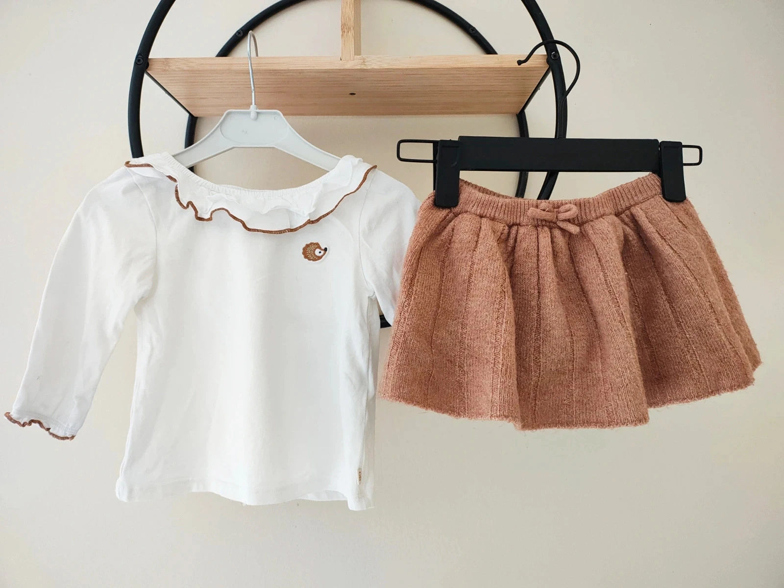 12 mois ensemble Teeshirt obaibi okaidi et jupe hivers Kiabi